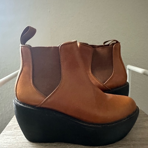 Dr Martens Aida Platform Bootie - Picture 1 of 3